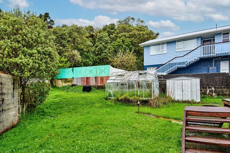 Photo of property in 2 Bella Grove, Naenae, Lower Hutt, 5011