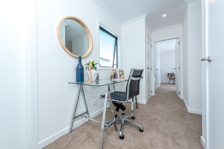 Photo of property in 12 Sacred Kingfisher Road, Hobsonville, Auckland, 0618