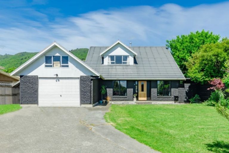 Photo of property in 7a Lesley Grove, Waikanae, 5036