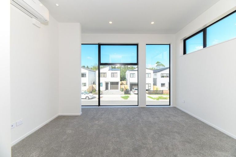 Photo of property in 17 Coast Garden Drive, Hobsonville, Auckland, 0616