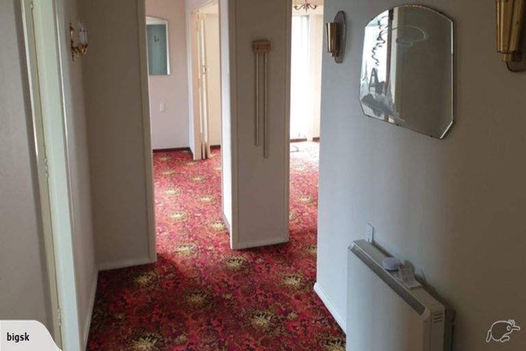 Photo of property in 198 Whites Line East, Waiwhetu, Lower Hutt, 5010