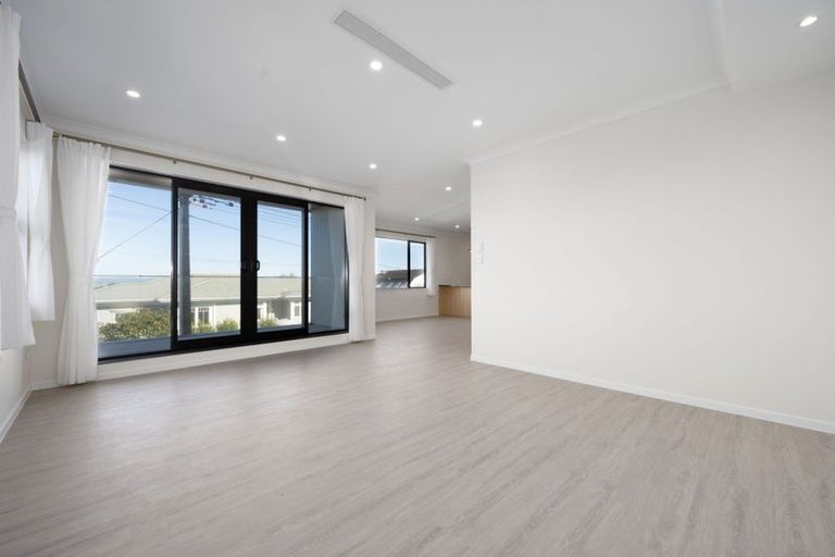 Photo of property in 44a Merani Street, Belmont, Auckland, 0622