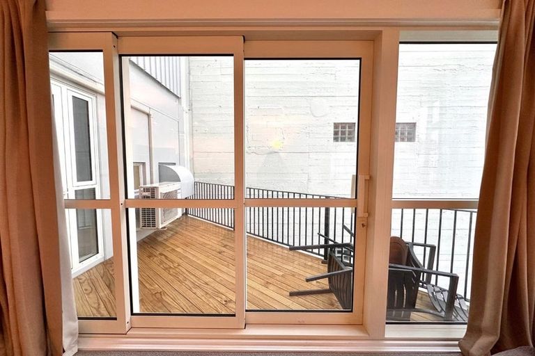 Photo of property in De Vere Apartments, 4/23 Tennyson Street, Te Aro, Wellington, 6011