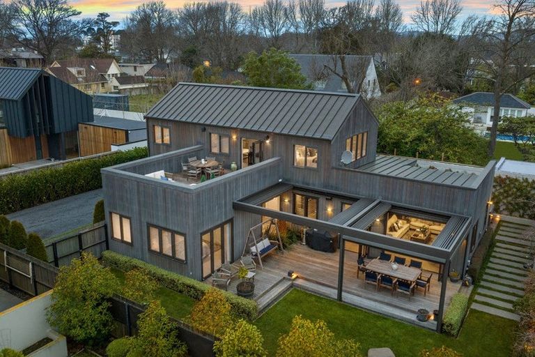 Photo of property in 28 Holmwood Road, Merivale, Christchurch, 8014