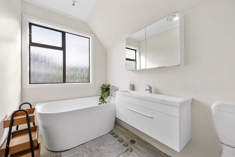 Photo of property in 88a Dowse Drive, Maungaraki, Lower Hutt, 5010