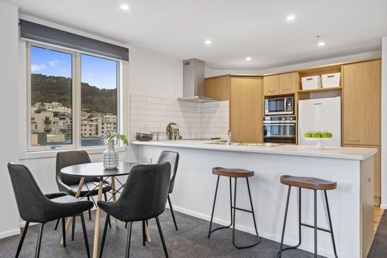 Photo of property in 7e/5 Kent Terrace, Mount Victoria, Wellington, 6011