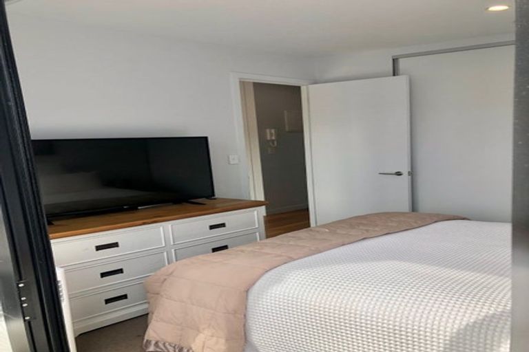 Photo of property in Frank Sargeson Apts, 2/74g Anzac Street, Takapuna, Auckland, 0622