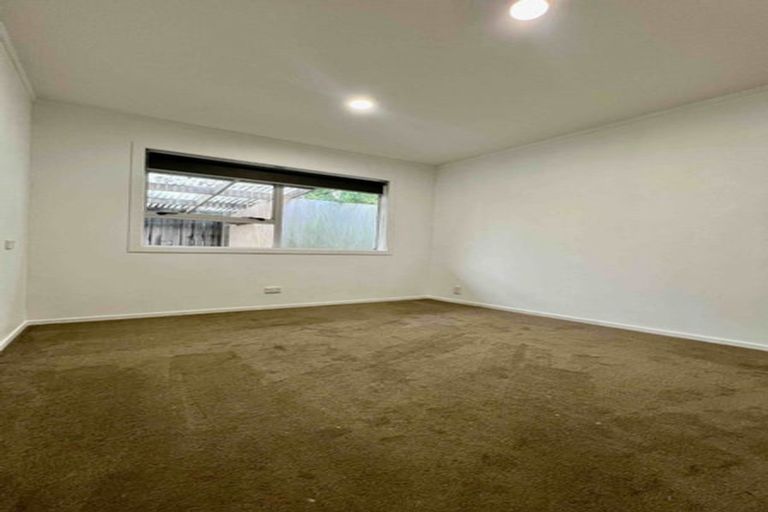 Photo of property in 1 Mirrabooka Avenue, Botany Downs, Auckland, 2010