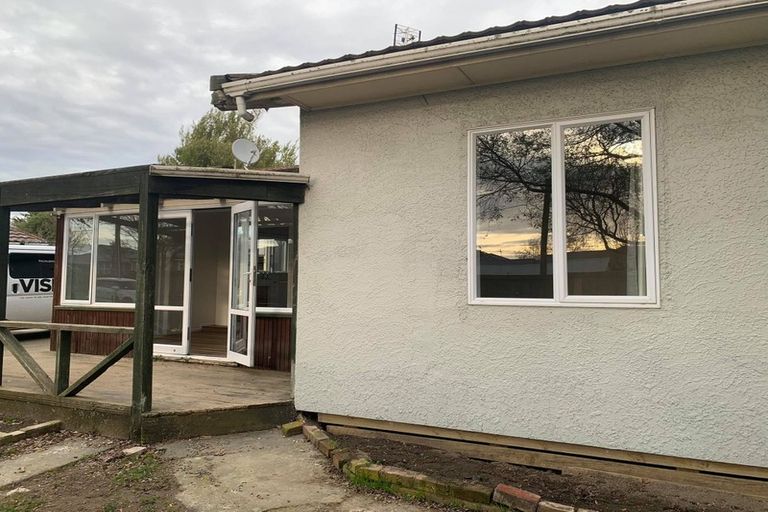 Photo of property in 16 Wainoni Road, Wainoni, Christchurch, 8061