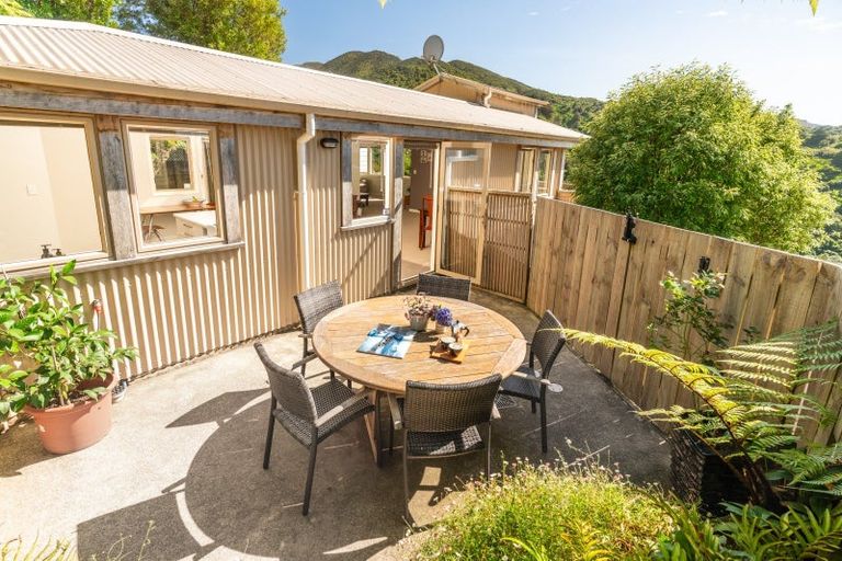 Photo of property in 23 Doris Gordon Crescent, Crofton Downs, Wellington, 6035