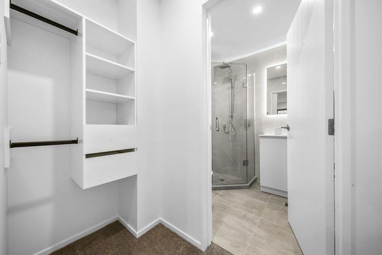 Photo of property in 5/1088 Beach Road, Torbay, Auckland, 0630