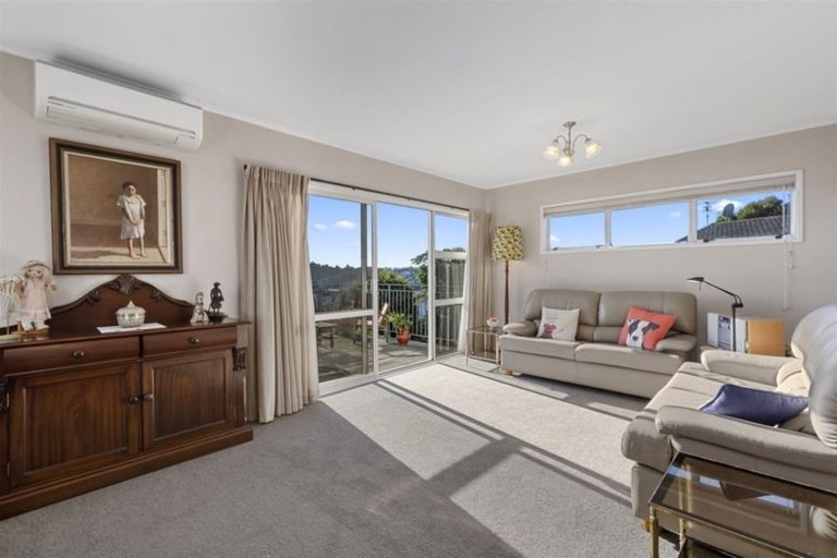 Photo of property in 11 Valley View Road, Glenfield, Auckland, 0629