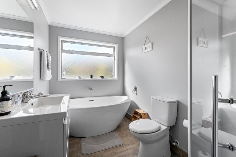 Photo of property in 76 Kenrigg Road, Kinloch, Taupo, 3377