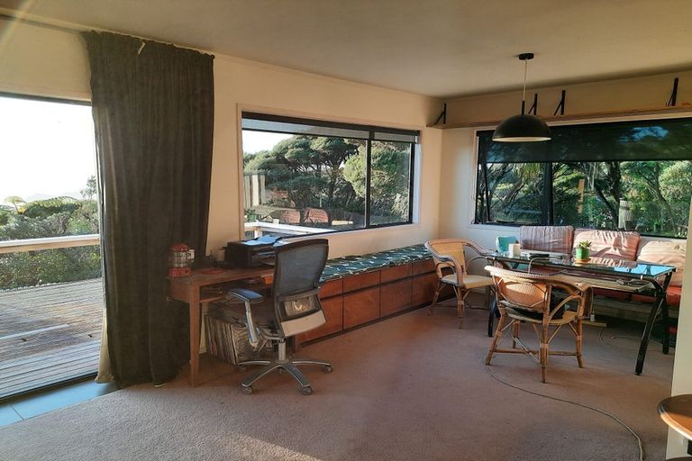 Photo of property in 21 Te Ahuahu Road, Piha, 0772