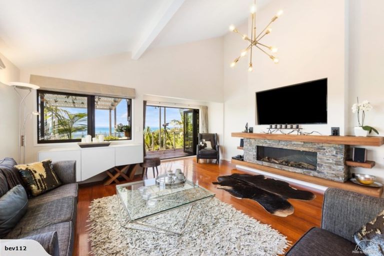 Photo of property in 1445 Whangaparaoa Road, Army Bay, Whangaparaoa, 0930