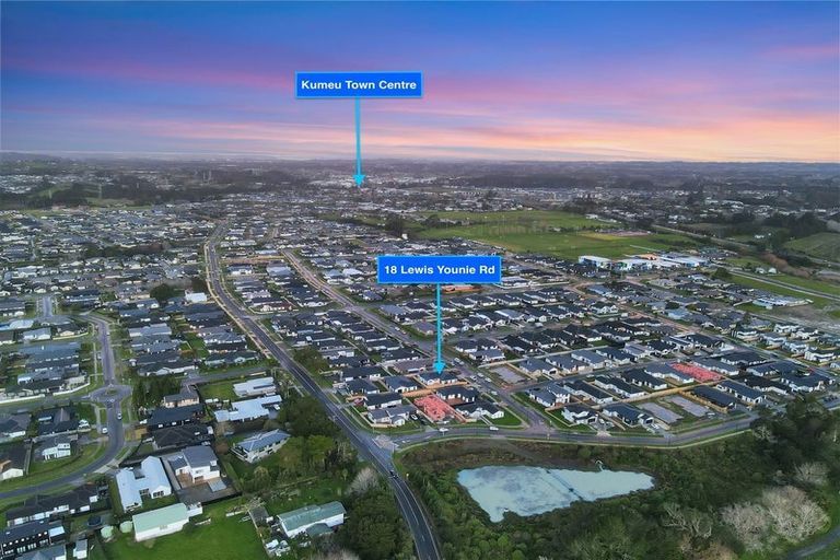 Photo of property in 18 Lewis Younie Road, Kumeu, 0810