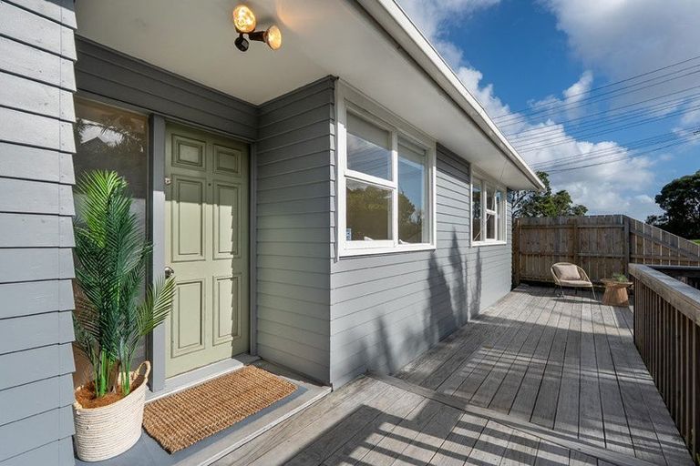 Photo of property in 897 East Coast Road, Northcross, Auckland, 0632
