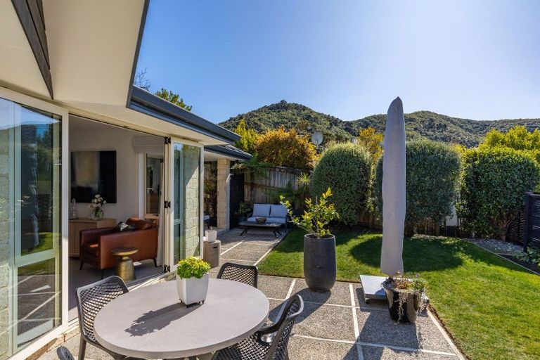 Photo of property in 8 Whitby Close, Waikawa, Picton, 7220