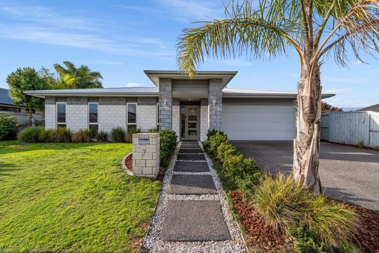 Photo of property in 7 Raiha Street, Papamoa Beach, Papamoa, 3118