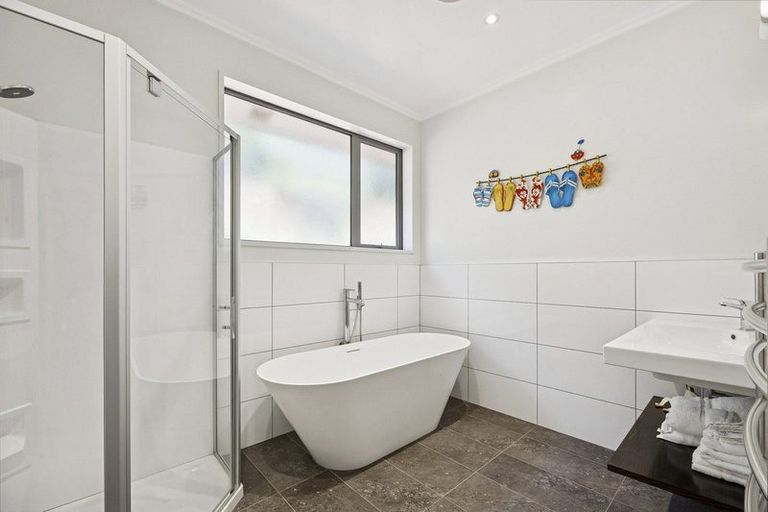 Photo of property in 28 Barling Street, Macandrew Bay, Dunedin, 9014