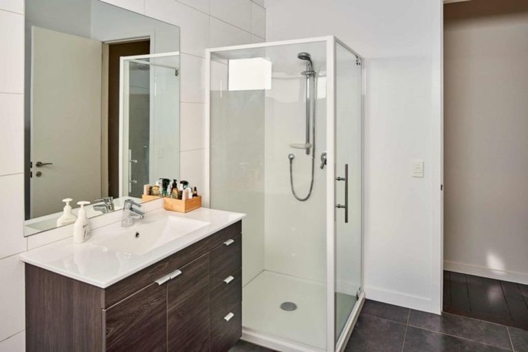 Photo of property in 3 Kaitawa Road, York Bay, Lower Hutt, 5013