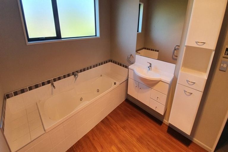 Photo of property in 29 Papaumu Green, Parklands, Christchurch, 8083