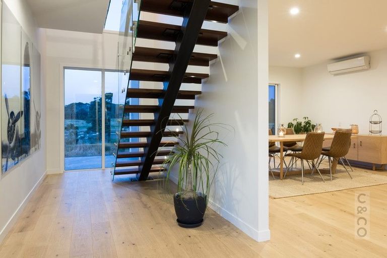 Photo of property in 10 Tauwaka Crescent, Riverhead, 0820