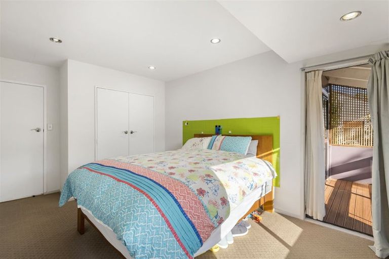 Photo of property in 9 Honeysuckle Lane, Mairangi Bay, Auckland, 0630