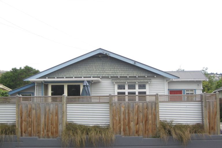 Photo of property in 86 Sandwich Road, Beckenham, Christchurch, 8023