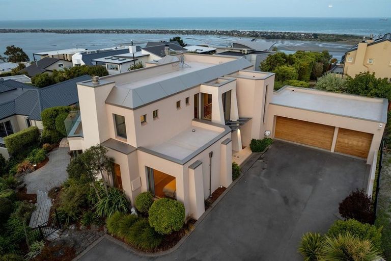 Photo of property in 6 Inverness Lane, Redcliffs, Christchurch, 8081