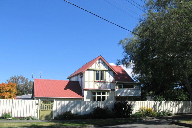 Photo of property in 2 Bracken Street, Wallaceville, Upper Hutt, 5018