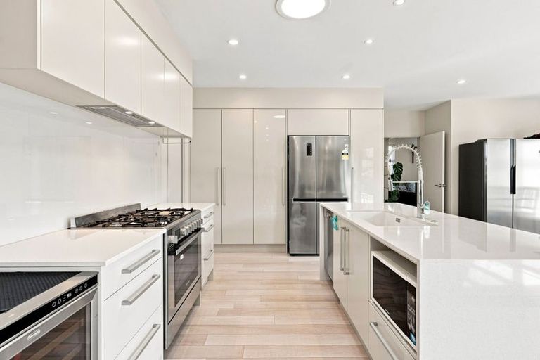 Photo of property in 13 Andalusian Way, Karaka, Papakura, 2113