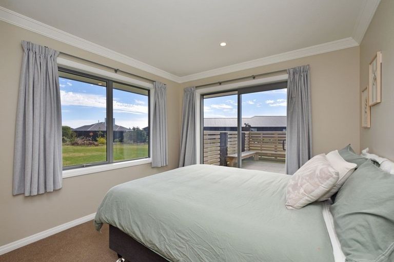 Photo of property in 15 Court Of Ascot, Seaward Bush, Invercargill, 9812