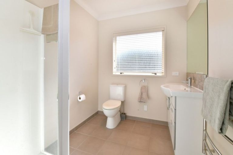 Photo of property in 12 Astor Place, Orewa, 0931