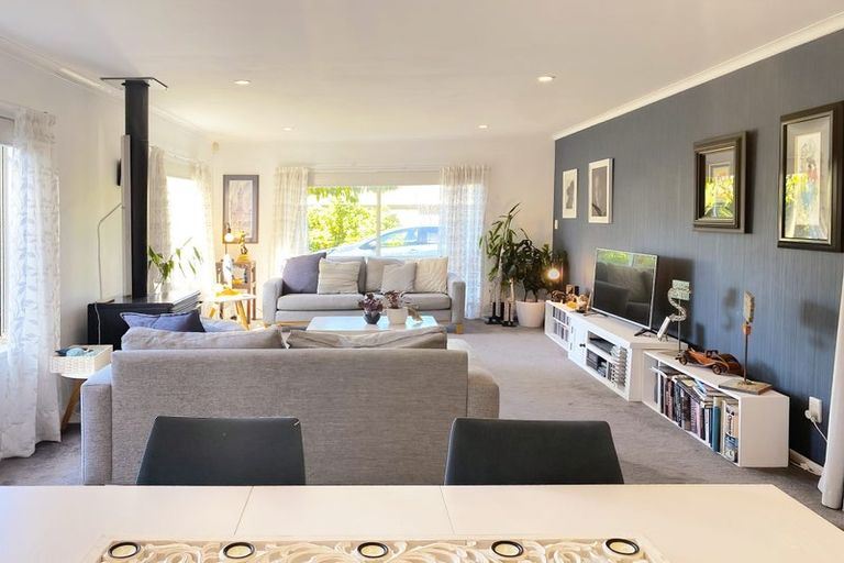 Photo of property in 39 Emlyn Place, Torbay, Auckland, 0630