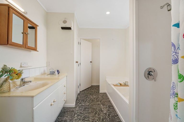 Photo of property in 61 Park Avenue, Waikanae, 5036