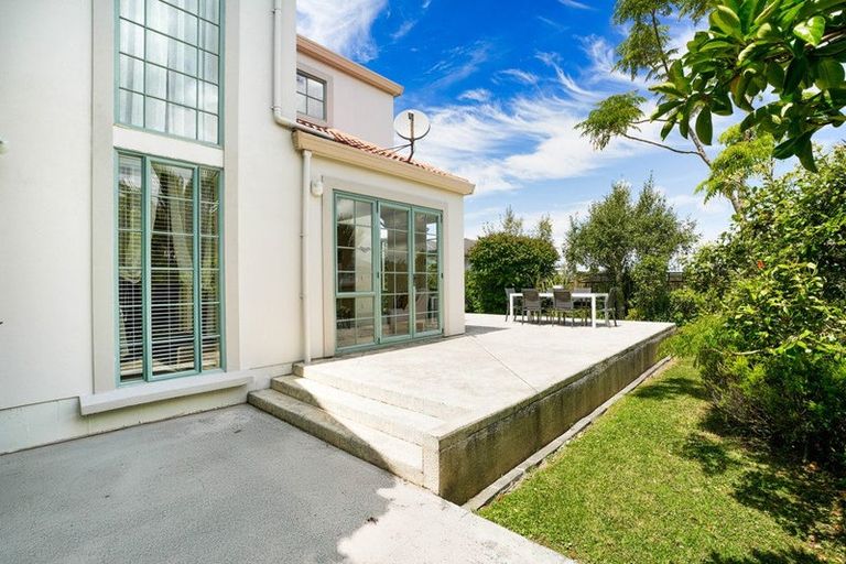 Photo of property in 21 Te Hoe Grove, Pinehill, Auckland, 0632