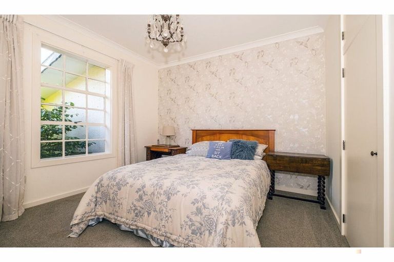 Photo of property in 72 Timaru Road, Waimate, 7924