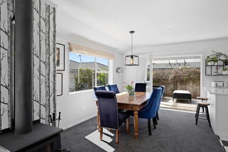 Photo of property in 5a Hemi Street, Waikanae, 5036