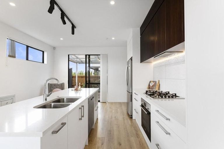 Photo of property in 2 Tumu Road, Papakura, 2110