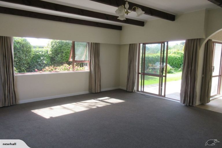 Photo of property in 211 Te Moana Road, Waikanae, 5036