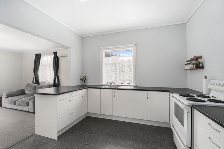 Photo of property in 22 Mako Mako Road, Levin, 5510