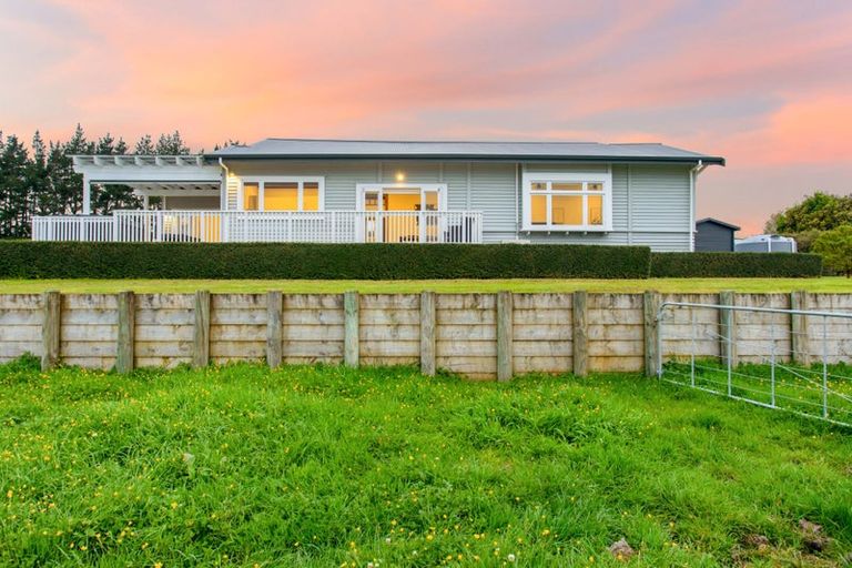 Photo of property in 52 Medhurst Road North, Bombay, 2675