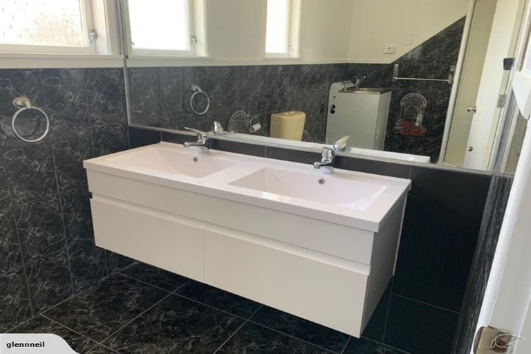 Photo of property in 2 Justin Place, Te Atatu Peninsula, Auckland, 0610