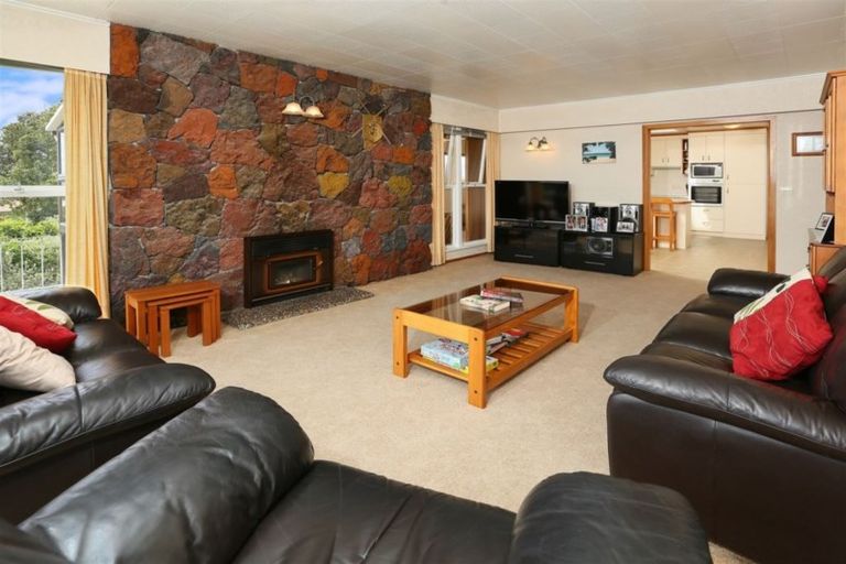 Photo of property in 11 Meadow Crescent, Te Atatu South, Auckland, 0602