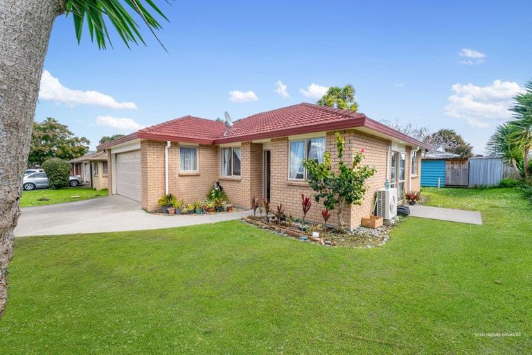 Photo of property in 13 Piriti Place, Weymouth, Auckland, 2103