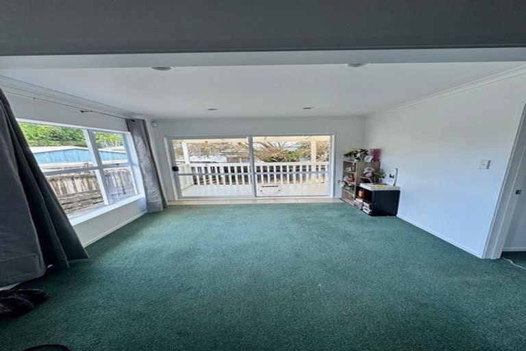 Photo of property in 2/13 Teviot Place, Totara Vale, Auckland, 0629
