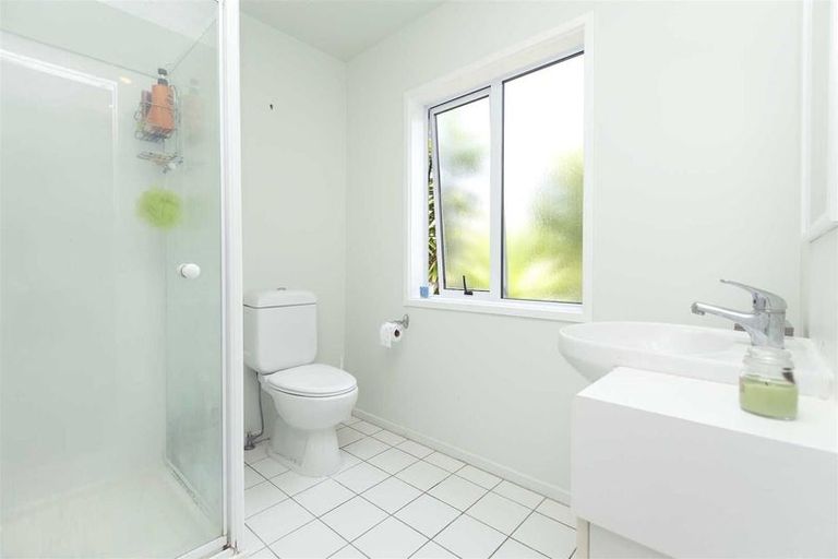 Photo of property in 16/30 John Jennings Drive, Oteha, Auckland, 0632