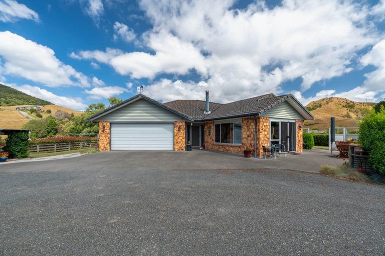 Photo of property in 21 Parker Road, Huntly, 3771
