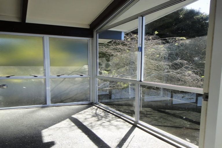 Photo of property in 639a Glenfield Road, Totara Vale, Auckland, 0629